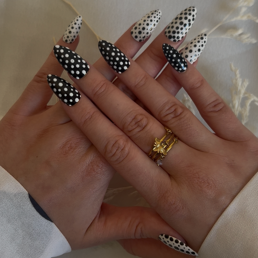 Black and white pois