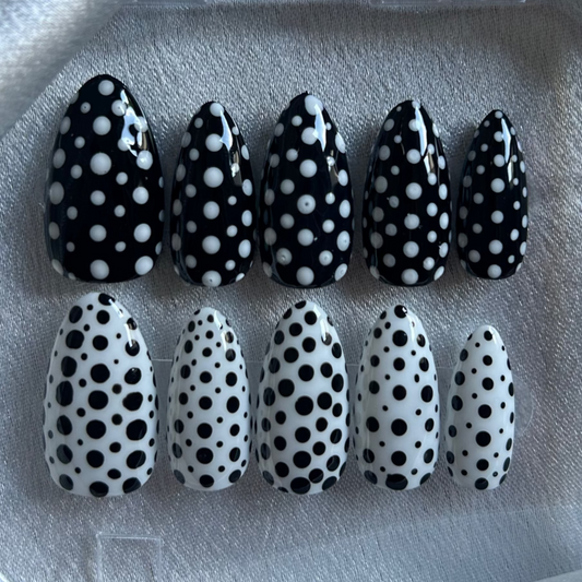 Black and white pois