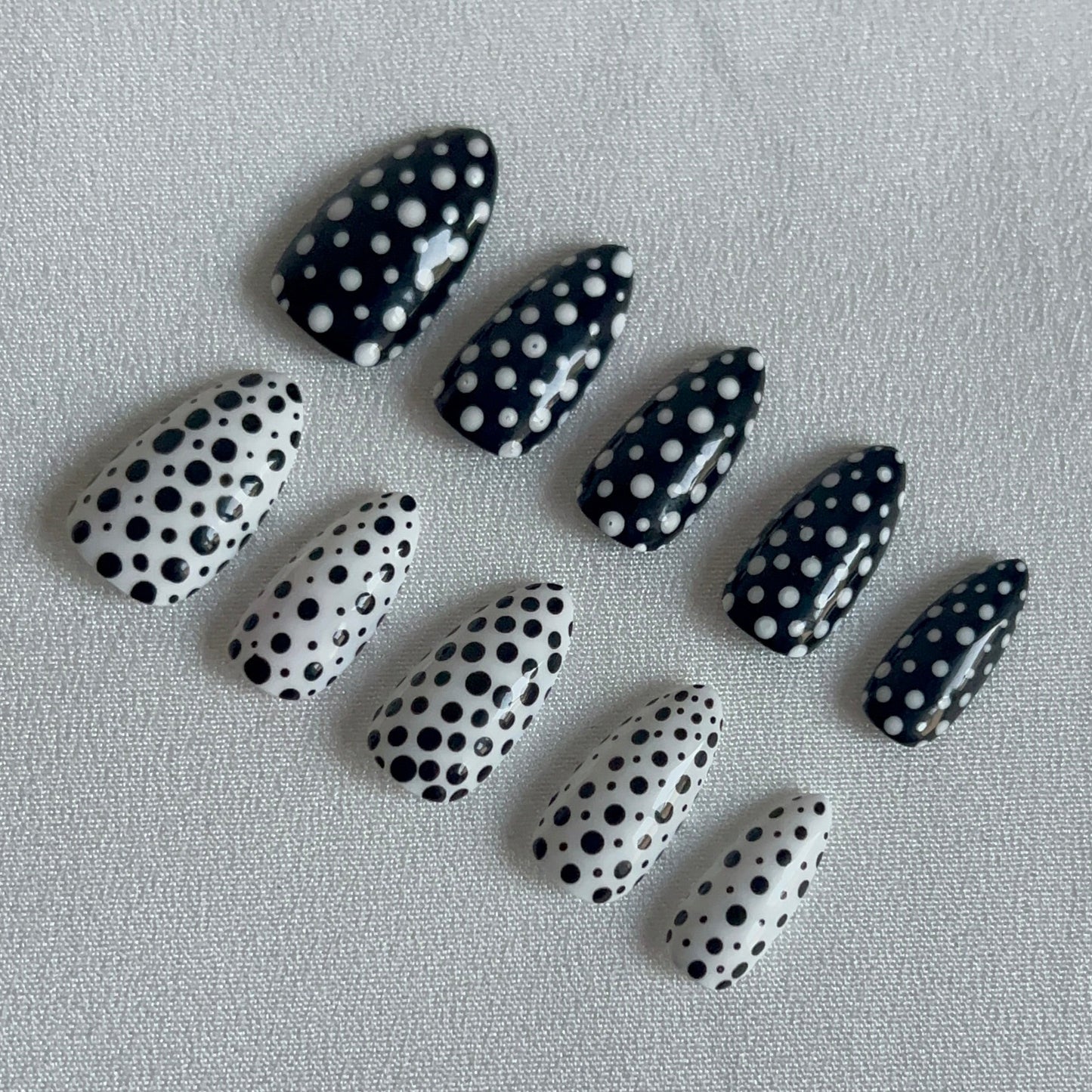 Black and white pois